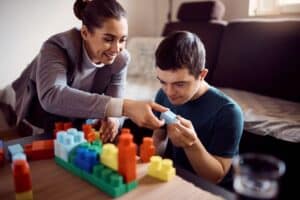 Sessões de terapia ocupacional para crianças autistas